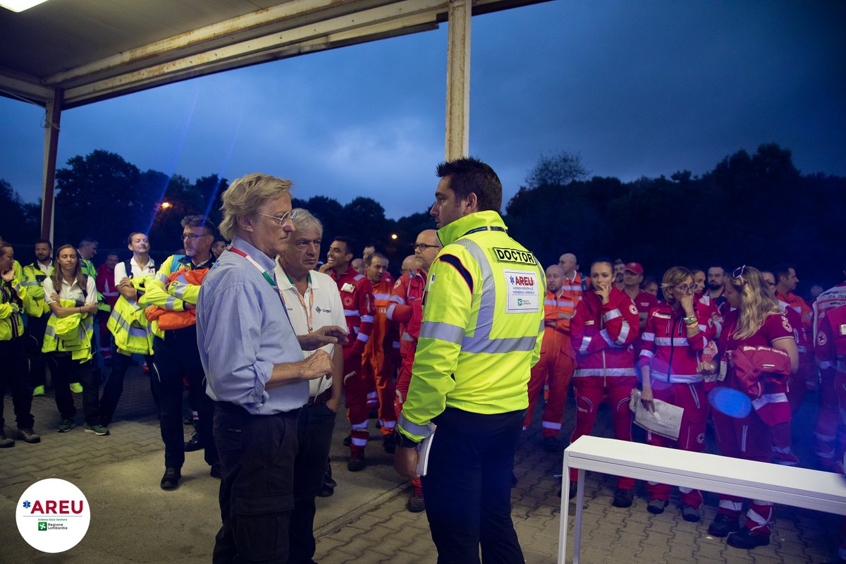 AREULombardia's tweet photo. Questa mattina briefing per tutte le squadre di soccorso e per il personale addetto al centro medico, prima del posizionamento nelle postazioni predisposte in @Autodromo_Monza lungo il circuito e nelle aree aperte al pubblico. https://t.co/r1bya0swWi