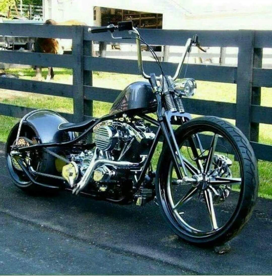 ¿ Para que ser rey si no puedes conducir una de estas ? 

#CarlosIII 

#Isabel