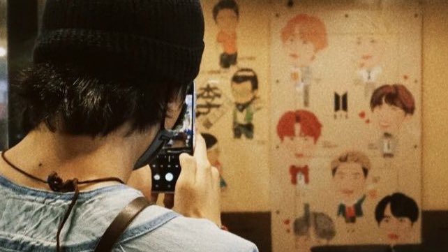 jvnggkuk's tweet photo. he loves them a lot https://t.co/udFir1Dorx