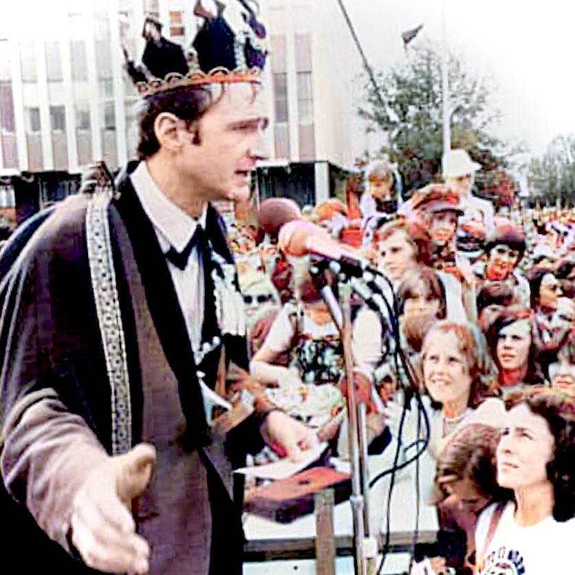 Send him victorious
Happy and glorious
Long to reign over us
God save the king