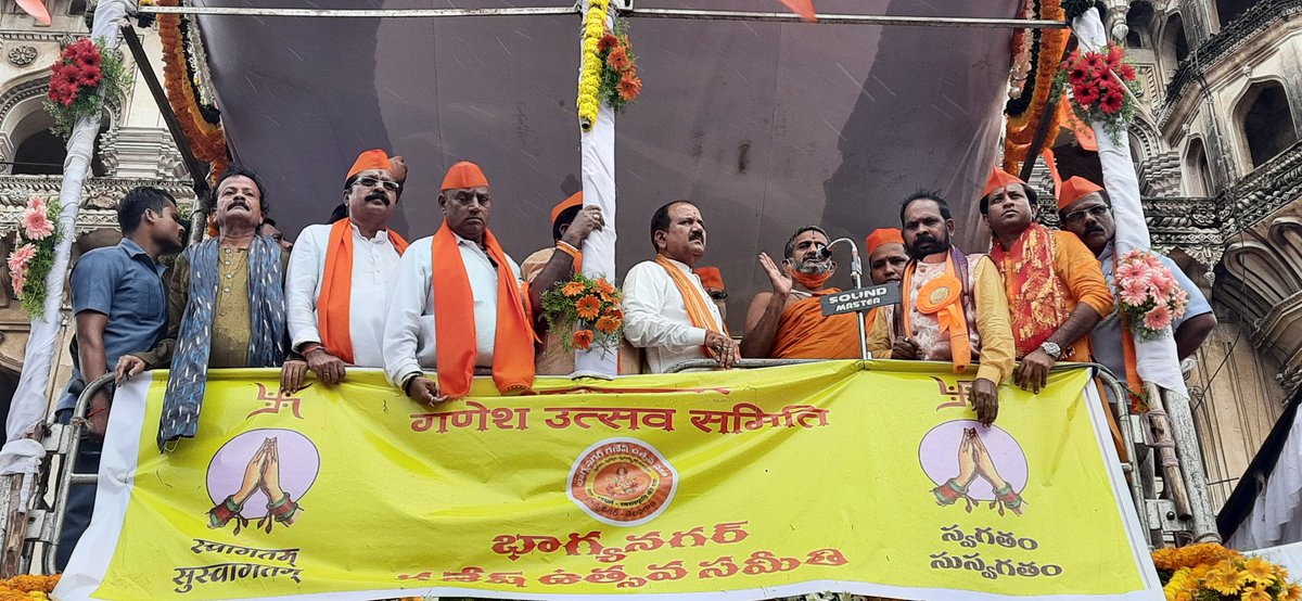 bgusofficial's tweet photo. Sri Sri Sri Pejavar Swamiji, Member, Sri Ramjanmabhoomi Trust welcomed various Ganesh Mandaps from #Charminar Stage of #Bhagyanagar #GaneshUtsav #Samithi along with Office Bearers of #BGUS Sri Ramaraju Ji,Sri K Mahender Ji, 
Sri @baddammahipal_b,
Sri @AleBhasker_bjp Ji,
&amp; others https://t.co/NX3LhbkPCM