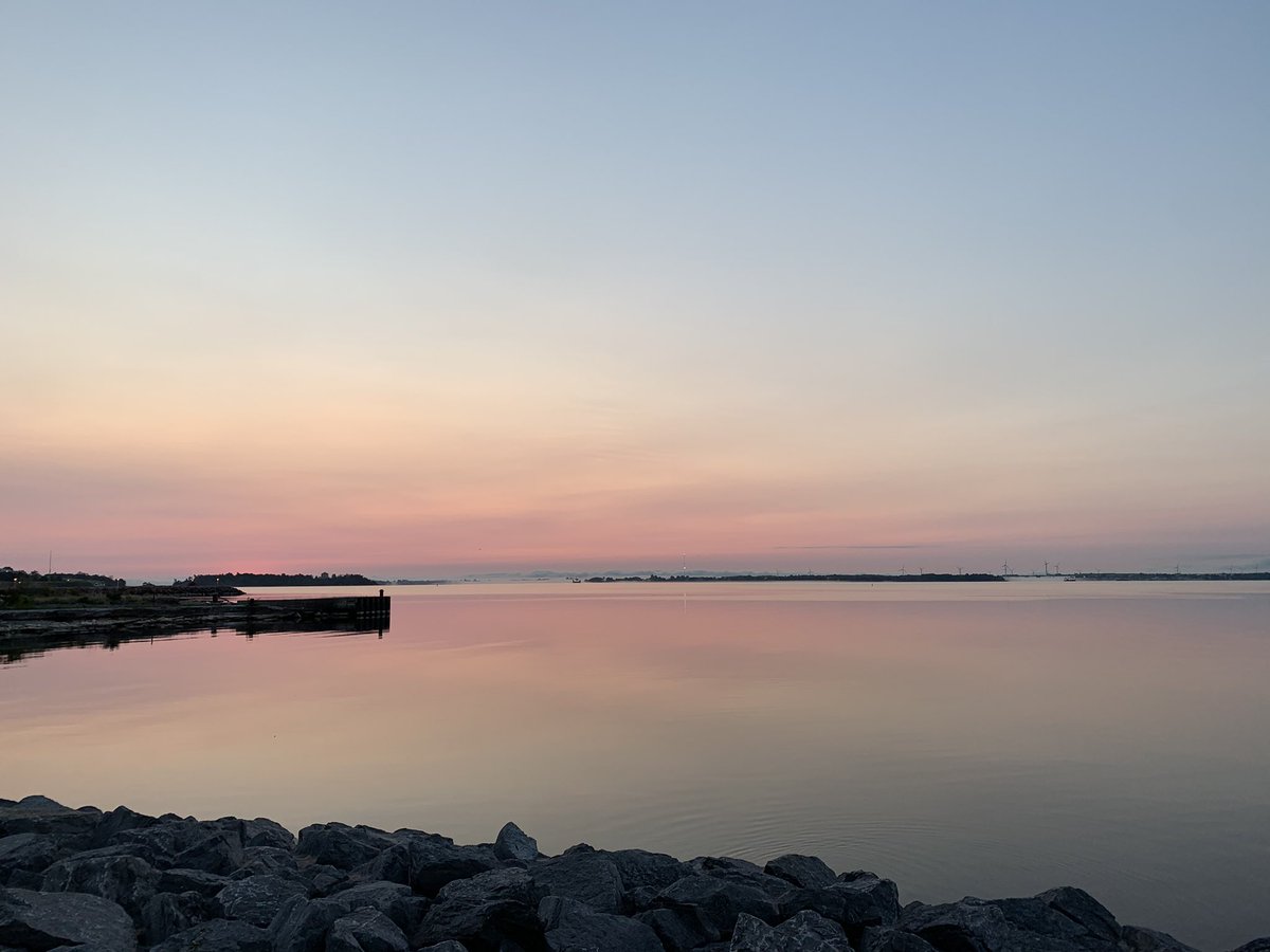 One benefit to the early morning doggo walk #ygk #sunrise 🐕‍🦺🐾🦴