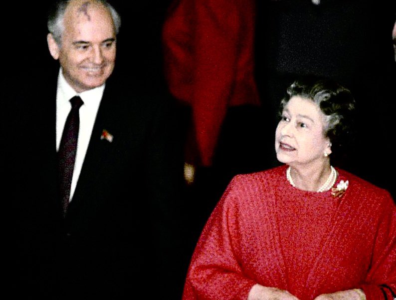 JP_Moinet's tweet image. Ils avaient l’air de beaucoup s’apprécier
#ElizabethII #Gorbatchev 💫