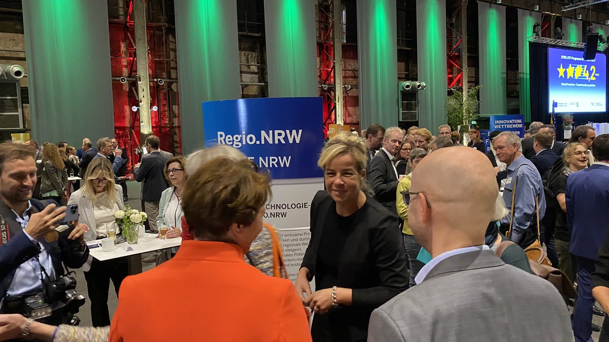 WirtschaftNRW's tweet photo. Das ist der ökologischste EFRE ever, so @MonaNeubaur zum Auftakt des 4,2 Mrd.€ schweren EU-Programms @Landschaftspark @duisburg_de. Wir nutzen den Transformationsturbo, um die #NRW Wirtschaft klimaneutral, ressourceneffizient u. wettbewerbsfähig zu machen. #efrenrw #EUinmyRegion https://t.co/V1hKSRxFjP