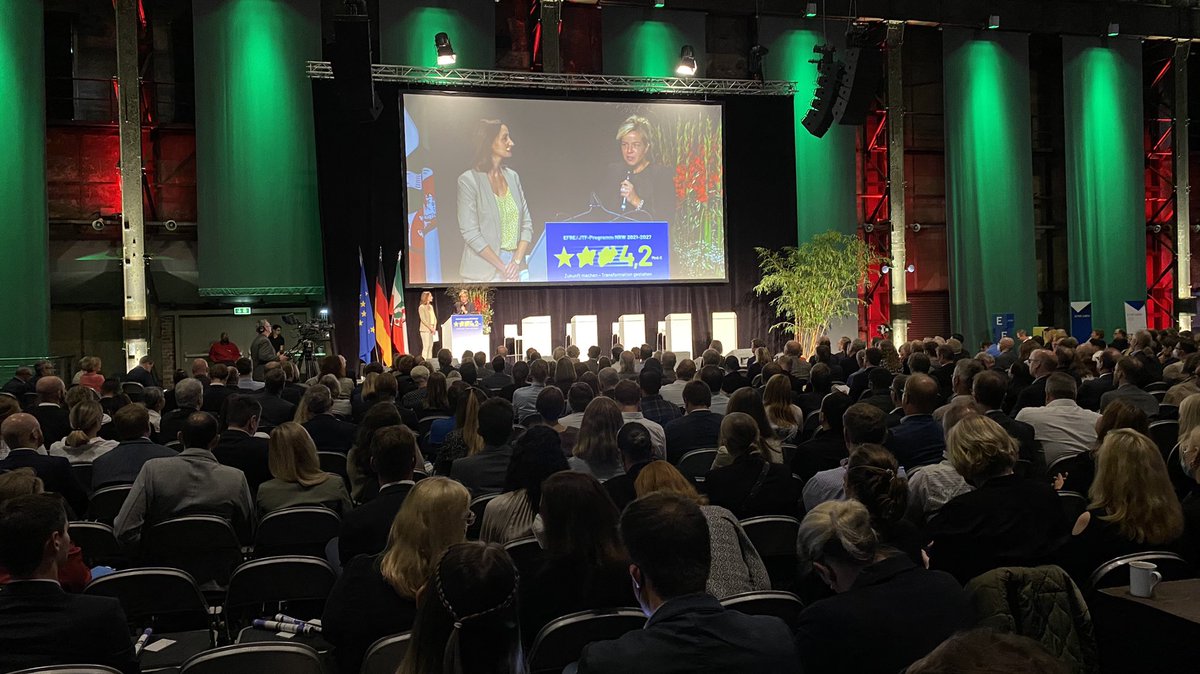 WirtschaftNRW's tweet photo. Das ist der ökologischste EFRE ever, so @MonaNeubaur zum Auftakt des 4,2 Mrd.€ schweren EU-Programms @Landschaftspark @duisburg_de. Wir nutzen den Transformationsturbo, um die #NRW Wirtschaft klimaneutral, ressourceneffizient u. wettbewerbsfähig zu machen. #efrenrw #EUinmyRegion https://t.co/V1hKSRxFjP
