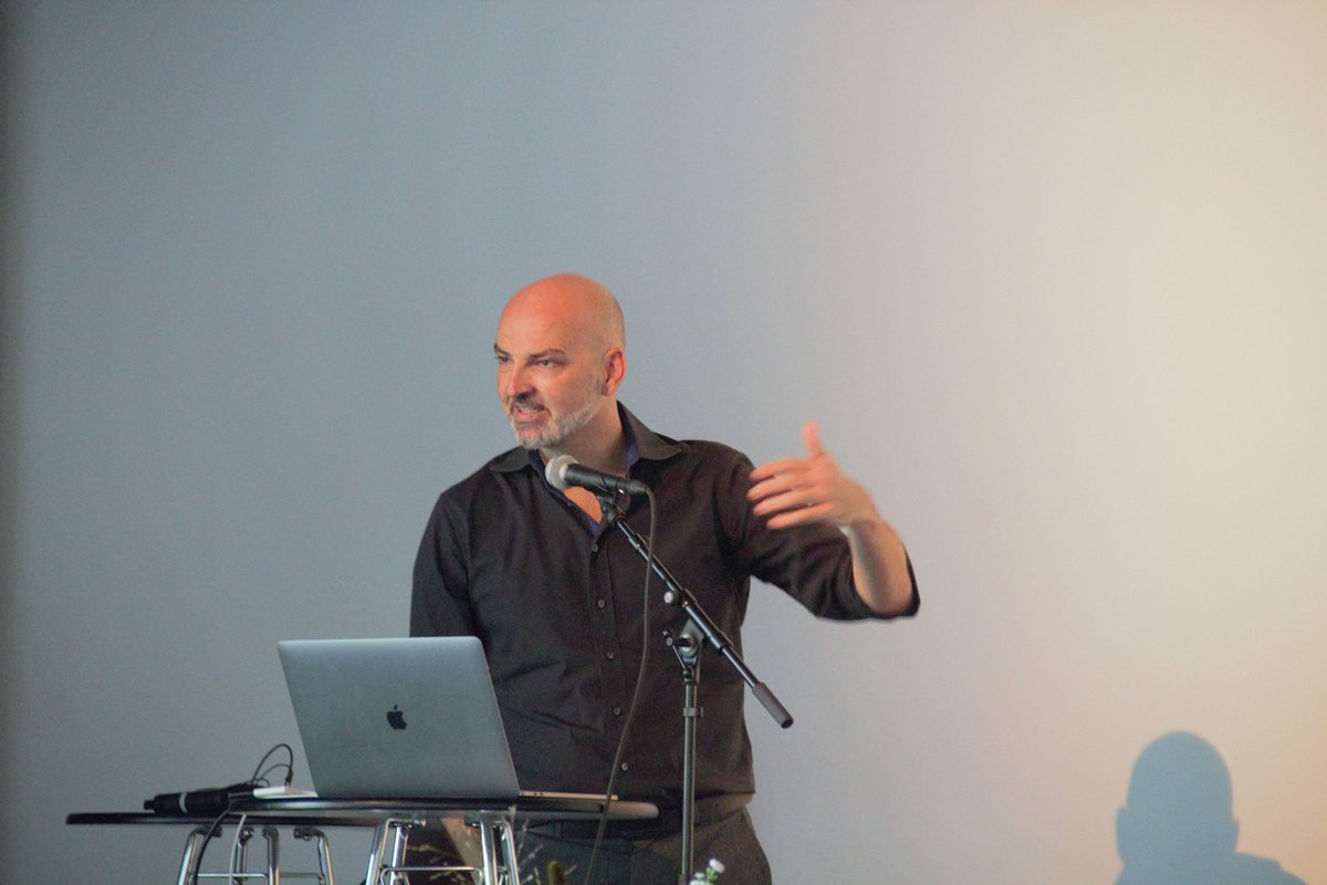 Mit dem Symposium «Medienpsychologie im Wandel der Zeit» feierten wir gestern den 60. Geburtstag von Prof. Dr. <a href="/suess_dan/">Daniel Süss</a>. Diverse grossartige Beiträge haben seine vielseitigen Tätigkeiten gewürdigt. Herzlichen Dank an alle Mitwirkenden und Gäste. Fotos: <a href="/leahsuess/">Leah Süss</a>