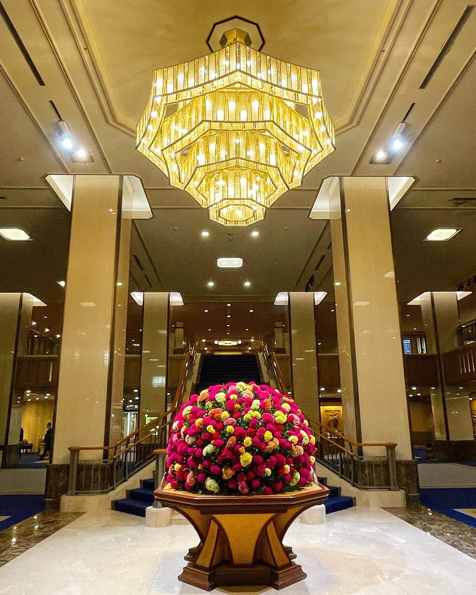 Lotusbee8's tweet photo. 帝国ホテルのロビー装花💐💐💐
今月はケイトウ💐
花の形が鶏のとさかに似ていることから名付けられたケイトウ(鶏頭)
#帝国ホテル #帝国ホテル東京
#IMPERIALHOTEL #IMPERIALHOTELTokyo
#ロビー装花 #装花
#ケイトウ #クルメケイトウ
#plumedcockscomb https://t.co/kfdFhBHA1Z