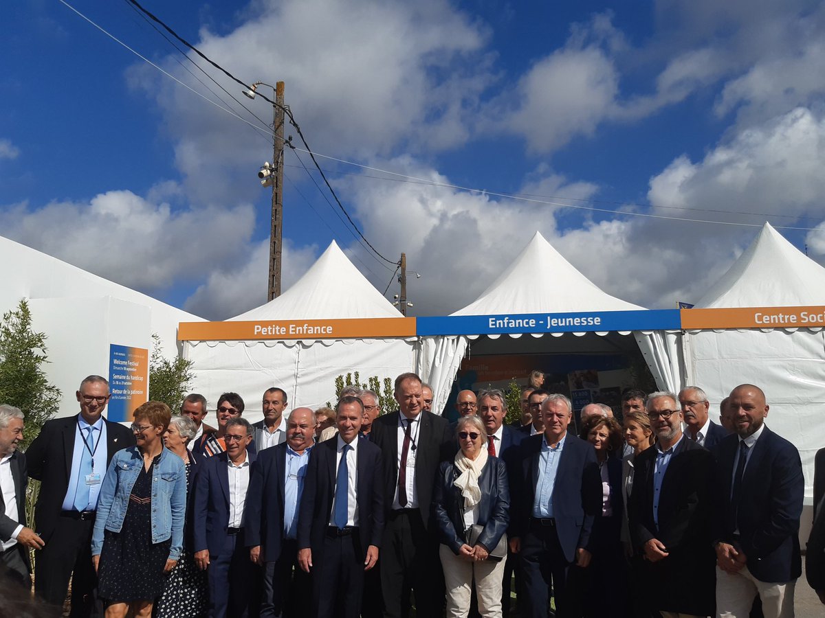 davidlecourtca's tweet photo. #FOIRE @VChateaubriant @ChbtDerval un évt  économique et festif qui rassemble une diversité d'acteurs qui font la promotion des initiatives du territoire : #quaidesentrepreneurs #ecoledeproduction #CMA #CCI #campusconnectes .

AlainHunault @Yann_Trichard @JoelFourny @Prefet44 https://t.co/MUoWBNOR96