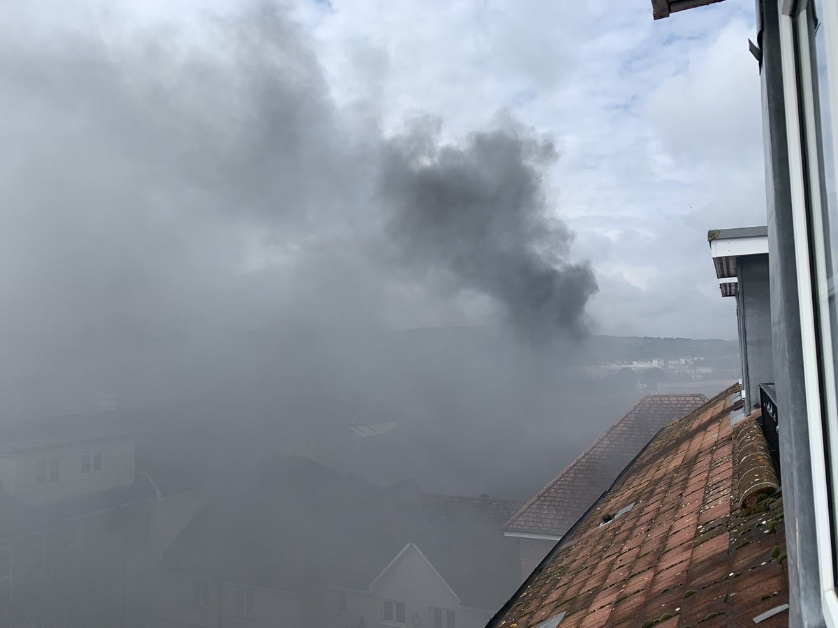 elainedixon's tweet photo. @bucksfreepress huge fire at hayter lodge on freer Crescent https://t.co/V3fFdPlc7C