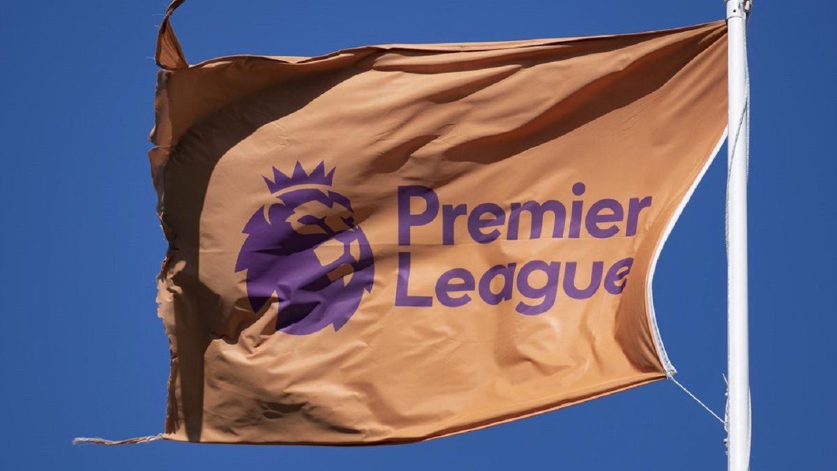 mygokwe's tweet photo. More tears to the football funds this weekend.

 #PremierLeague #QueenElizabethII

https://t.co/uQ3qDQI5tp https://t.co/hh75qy9qCF