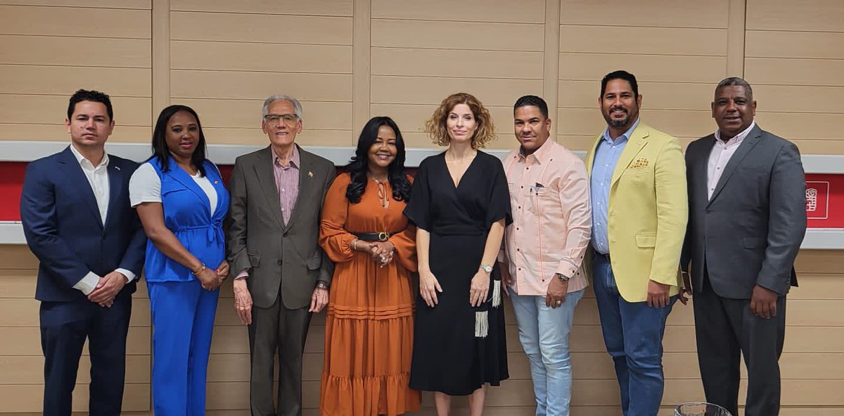 scarletbenzan's tweet photo. Compartiendo impresiones político partidarias con JANA JALLOUL, diputada de la asamblea de Madrid y secretaria de política internacional y cooperación al desarrollo del PSOE. @PRM_Oficial https://t.co/rqjmJgrme6