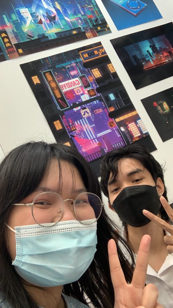 เจอคุน <a href="/pchan1nt/">Poon Chan1nt</a>  ตอนแรกคิดว่าเป็นเด็กศรีปทุมด้วยกัน เอ๋า! เด็กจุฬา แอแง เขิลเลอ คุยกันเรื่อง nft เจองานคุน poon ครั้งแรกก็จำได้เลยยยย งานรายละเอียดดือมาก อนิเมทก็ดี มีเสียงประกอบอีกต่างหากกก เรียกแนวอะไรไม่รูเจำไม่ได้แต่ชอบงานแบบนี้มากเลย คล้ายๆ lofi 💪🏻💙✨#BKKIF2022