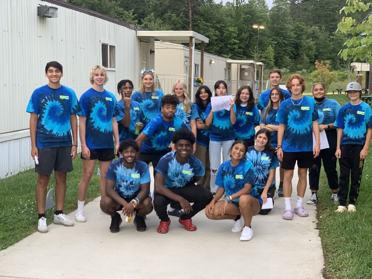 ColganLead's tweet photo. So much ❤️ for these kids! Great work at back to school night! Thank you for always showing up and LEADING ⁦@colganhs⁩ ⁦@ColganFootball⁩ ⁦@colgan_sca⁩ ⁦@_TimHealey⁩ https://t.co/OOK3eImroH