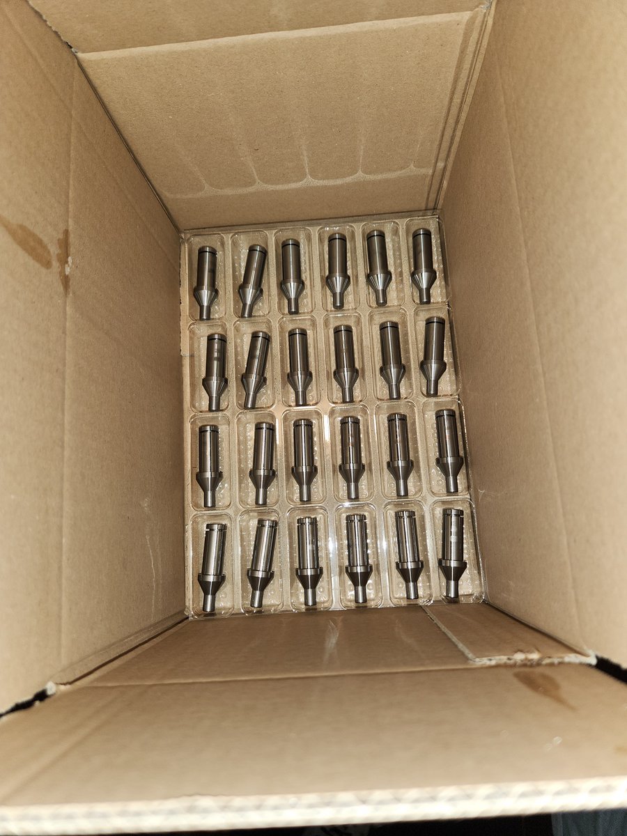 Another product replaced Buell XB 9/12 Modified side stand pivot bolt twinmotorcycles.nl/webshop/artike…

The new sidestands are in the makeing soon ready.