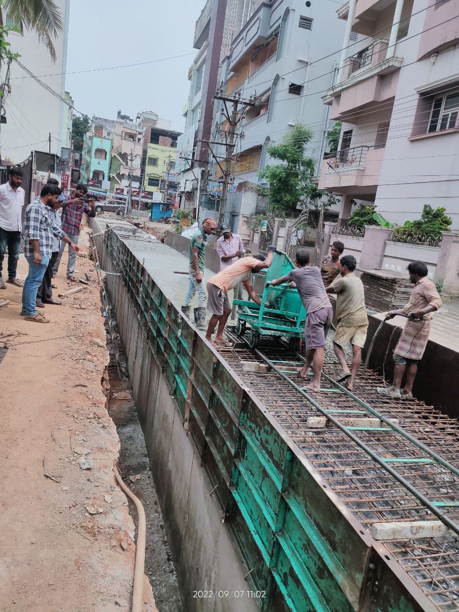 RMCoffice's tweet photo. Storm water drain work is being done by @RMCoffice Engineering staff near reliance digital JN Road in 11th division.
#drainage #DrainWorks #Rajahmundry #roadworks https://t.co/m925vAxI9G