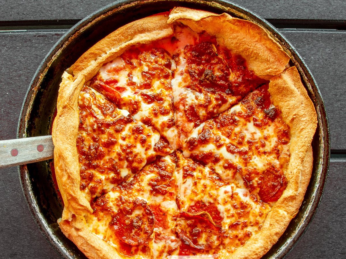 BGMisterBs's tweet photo. Friday's are for #FreePizzaFriday at Mister B's! Hit that RT button for your chance to win a free large one topping from Mister B's! Must follow to win. 🍕🍕 https://t.co/saR0HKLxPS