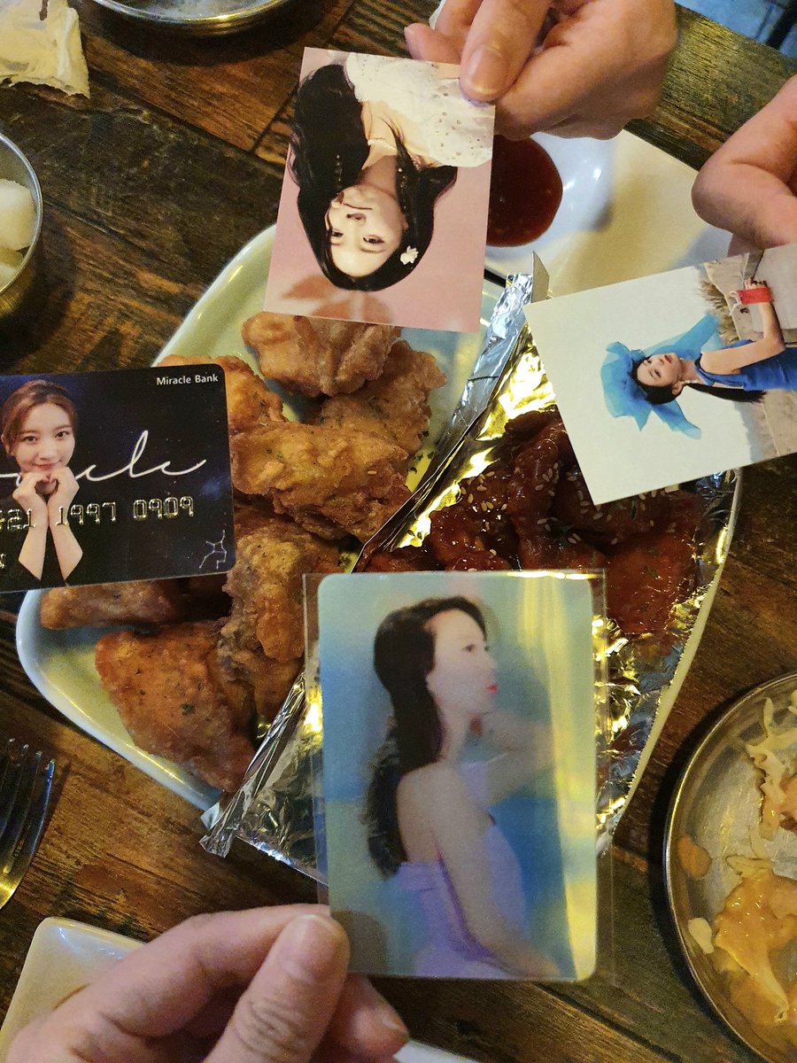 omdorphin's tweet photo. 20220909 유빈아 생일 축하해♡
우리끼리 생파

@ohmychocomilk 
@hyottotti 
@jugus98 https://t.co/qSdhl9k47q