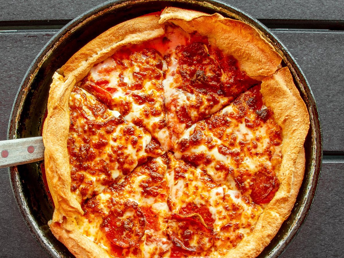Friday's are for #FreePizzaFriday at Mister B's! Hit that RT button for your chance to win a free large one topping from Mister B's! Must follow to win. 🍕🍕