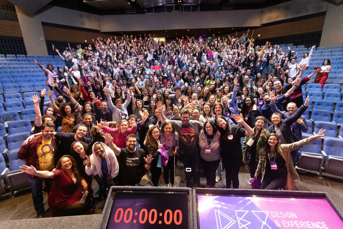 eduagni's tweet photo. Conectar pessoas.
Contar boas histórias. 
Estimular os sentidos.
Privilegiar a diversidade. 

A #DEXCONF22 foi um ciclo que se iniciou ainda em 2019, e após o grande hiato da pandemia teve toda a sua narrativa concluída. Gratidão a comunidade que de fato escreveu essa história 😊 https://t.co/juQbarML1v