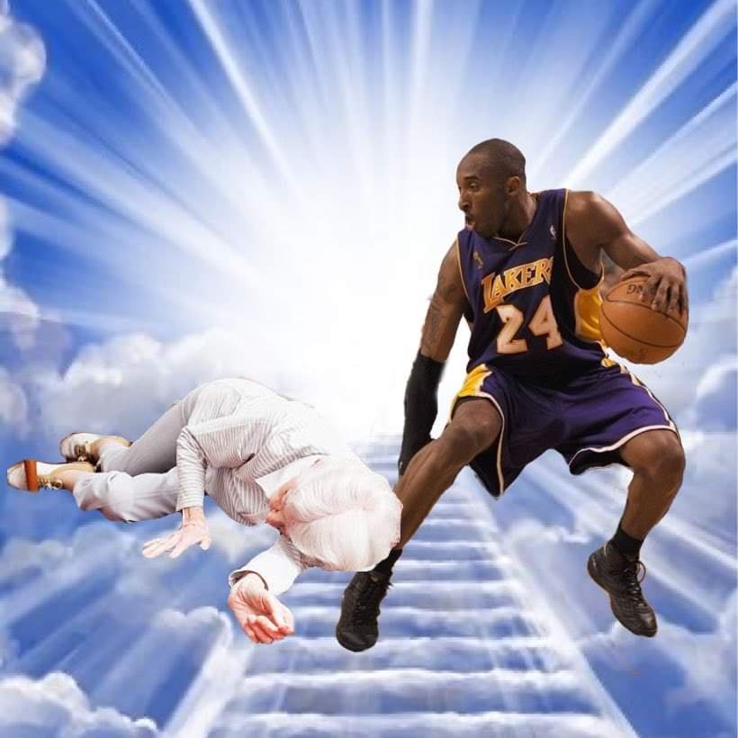 Kobe recibiendo a la Reina Isabel en el cielito.