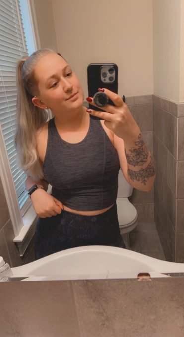 Morning run! 🖤🖤🖤 https://t.co/LiYKIOpyRB<a href="/tag/acnh"class="tags"><span>#acnh</span></a>