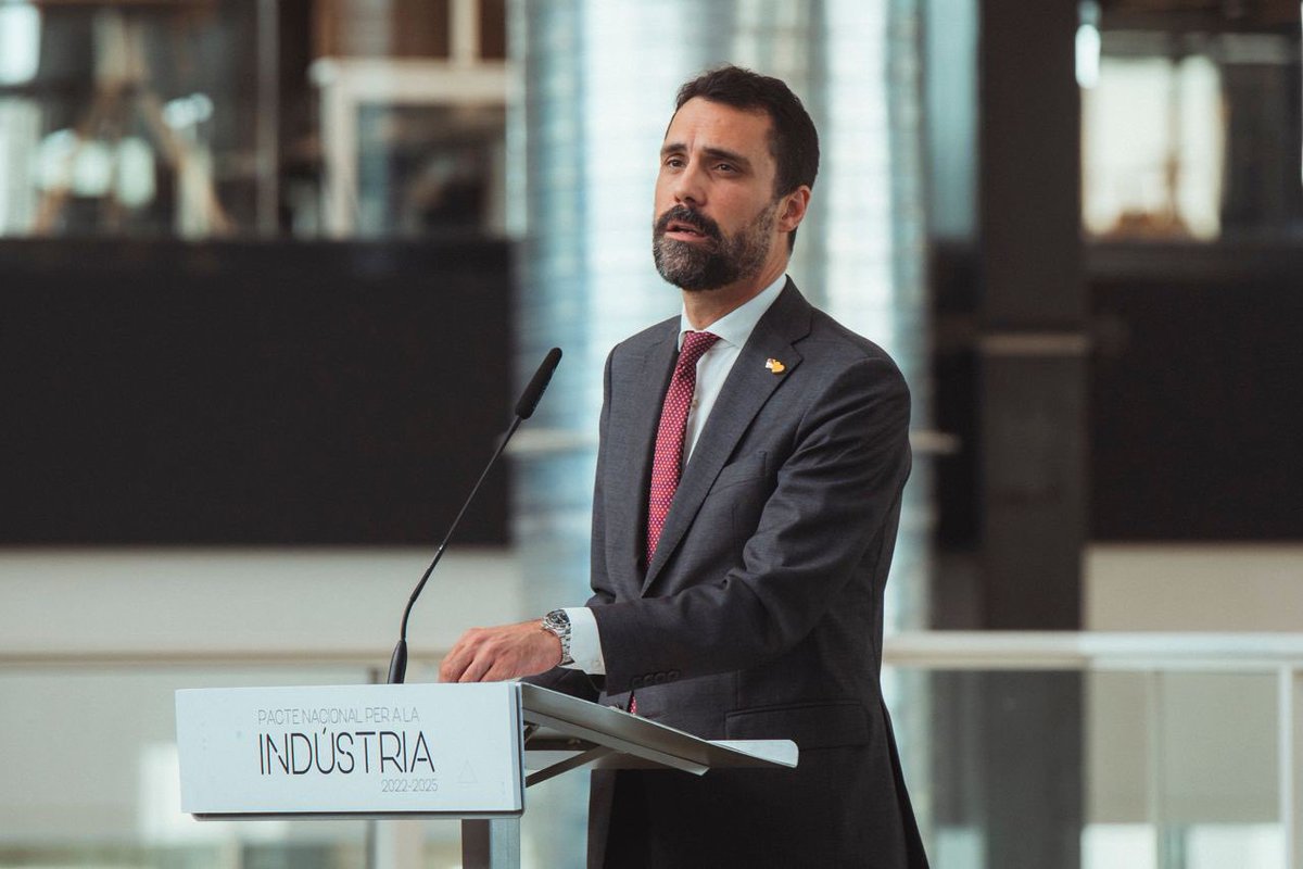 perearagones's tweet photo. Catalunya serà industrial o no serà, perquè la indústria sempre ha estat i serà el motor econòmic i social del país.

El #PacteNacional, signat per tots els agents socials, ens impulsa a continuar treballant per la prosperitat compartida de la Catalunya sencera. https://t.co/O41KaQpJcP