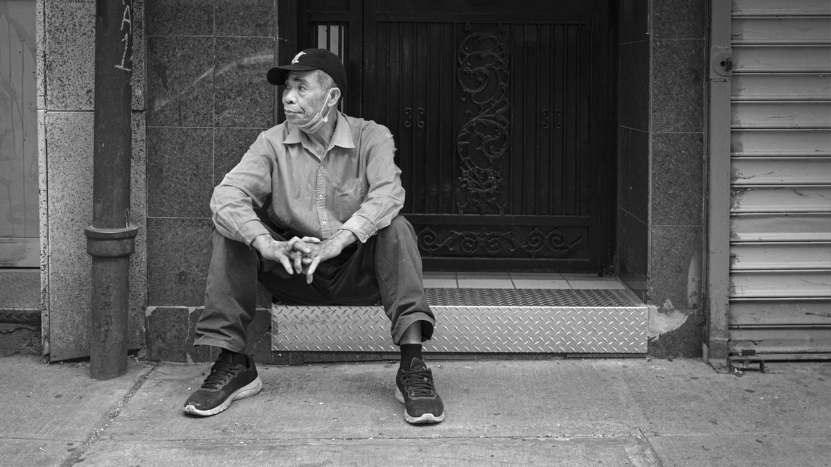 bobcooley's tweet photo. Stoop Story
#FujiX100V
1/250@ƒ2-ISO400
#taxicabshots #shotfromtaxi #sneakers #stoopstories #framing #interestingfaces #composition #NewYorkStories #Nolita #photojournalism #Documentary #streetphotography #blackandwhite #tones #cinematic #Fujifilm #grain #darkroom #NaturalLight https://t.co/y6bXHDRLDs