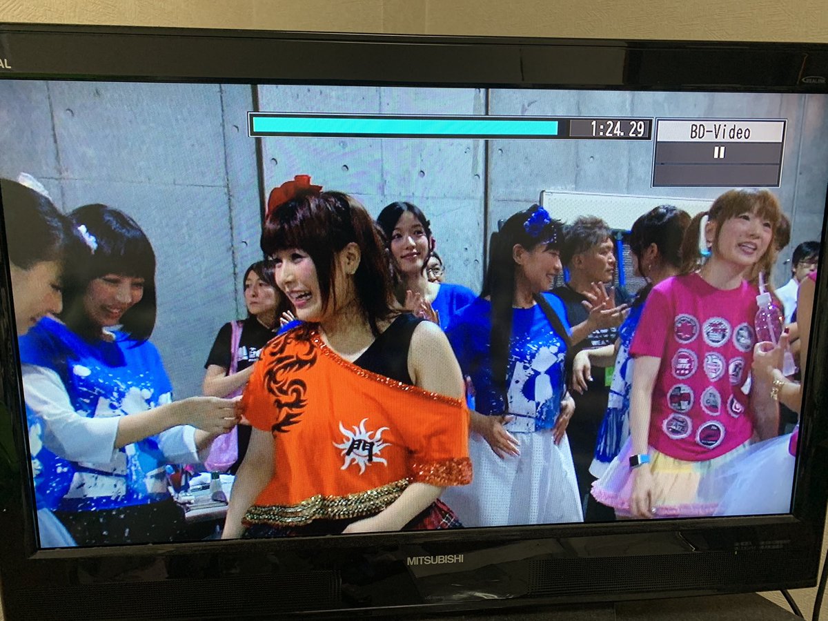 kouki_tin's tweet photo. meg rockとえみつんが一緒に写っているシーンないかなー、と思ってアニサマ2015のメイキング映像を探した結果 #mgrck https://t.co/5dIQP9ELyc
