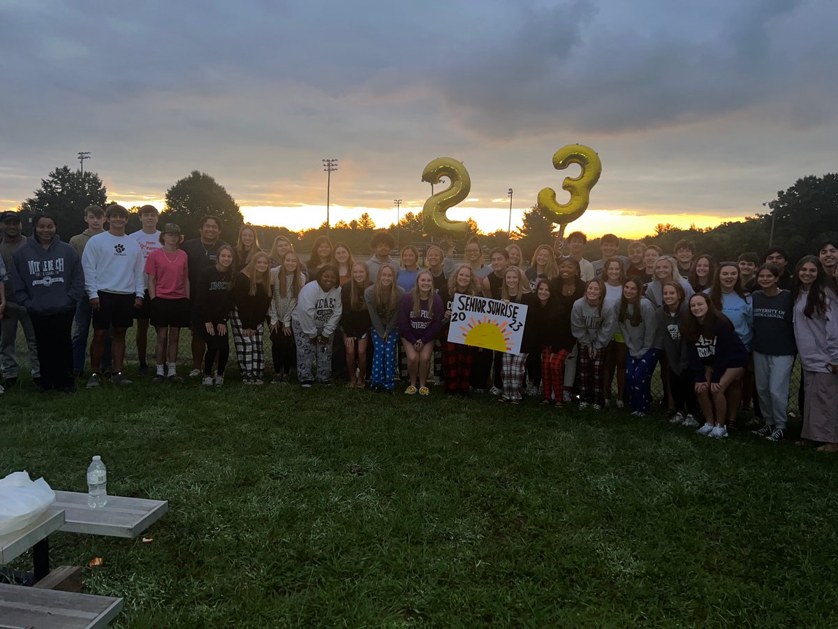 Senior Sunrise 2023!  I enjoyed spending time and watching the sunrise this morning with the class of 2023!