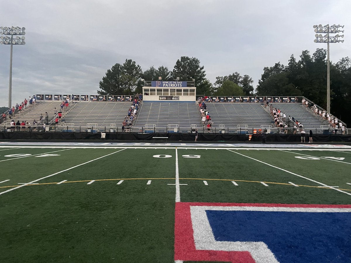wcsPHSathletics's tweet photo. Page athletes running 55 stadiums this morning to honor the 412 firefighters, police officers and paramedics who were list on 9/11/2001. #PagePride #NeverForget https://t.co/pBty4MokMw