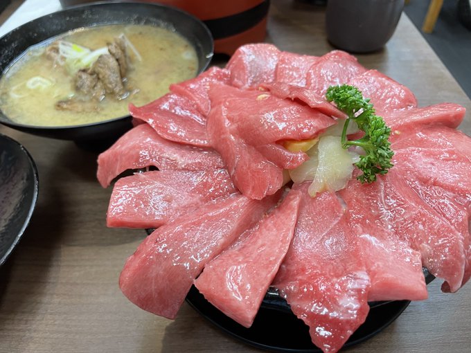 最近のワイの昼飯、贅沢すぎる。 