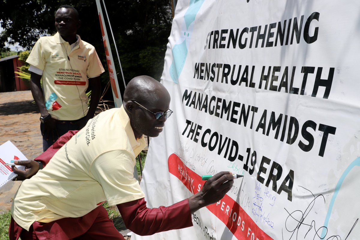 SRHRAllianceUg's tweet photo. Signed and launched!🎉
We are glad to have bagged this milestone and are excited, together with partners, to have a launched a journey of working towards Strengthening Menstrual health management in Arua.
#HealthyPeriods4Her
#AKFCOVIDProject https://t.co/TRc4KuaPpr