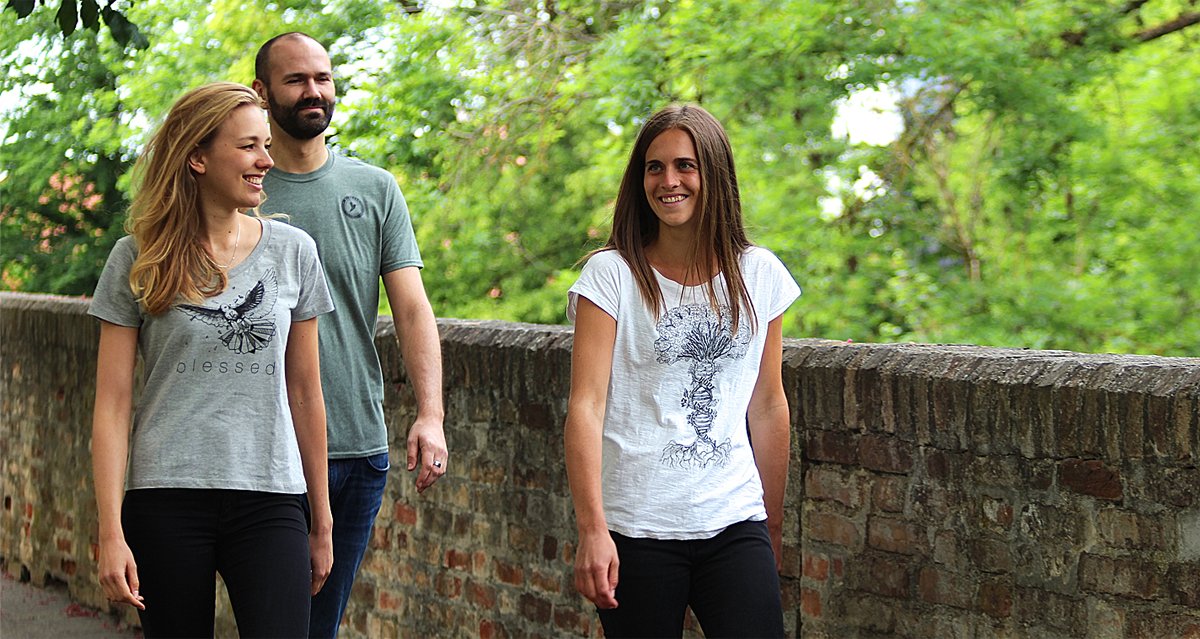 ⏰ Halbzeit im END OF SUMMER SALE ⏰
 
Verpass diese Chance nicht…

Fast alle T-Shirt für nur CHF 19.90
Kindershirt für nur CHF 9.90

...und viele weitere top Aktionen wie z.B. unsere Caps für nur CHF 29.90 statt 49.- 

blessed.clothing