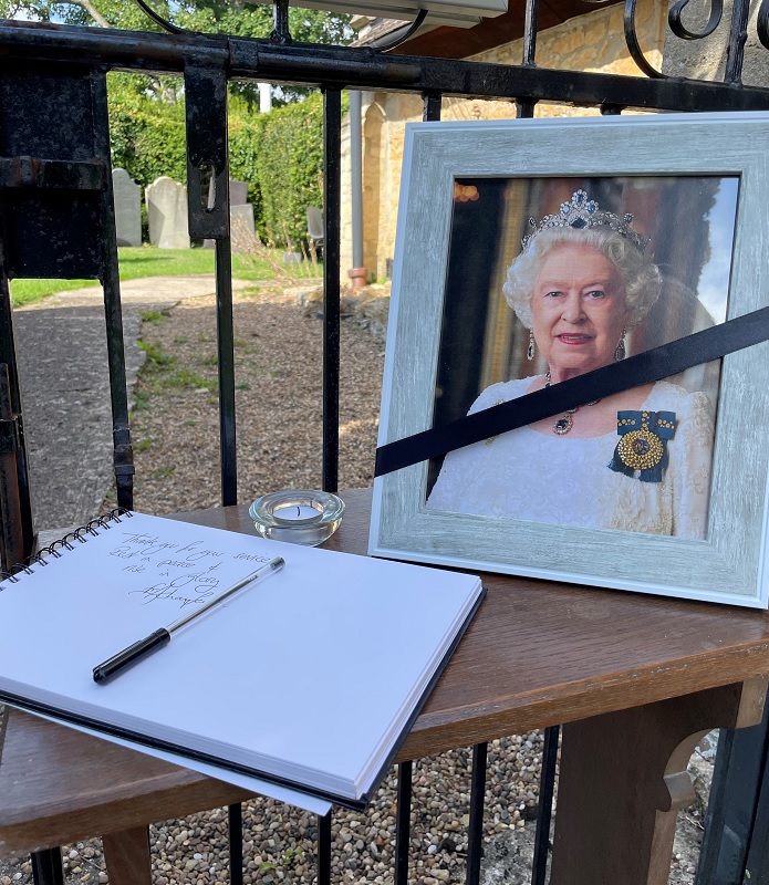 CorbyClean's tweet image. The bells of St Michael’s Church, Great Oakley, will be tolling the muffled bells from 12 noon to 1.00 pm in remembrance of the Queen.

A Book of Condolence for HM Queen Elizabeth ll is in the porch of St Michael’s Church for anyone who would like to sign it.