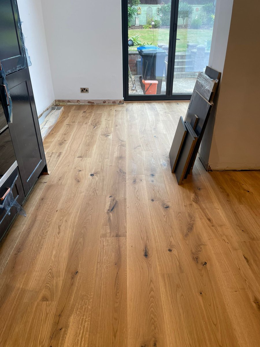 Elka Engineered Summer Oak, supplied by us and fitted by our team.
#kitchen
#engineered
#flooring 
#flooringsupplies 
#installation
#prestatyn
#northwales