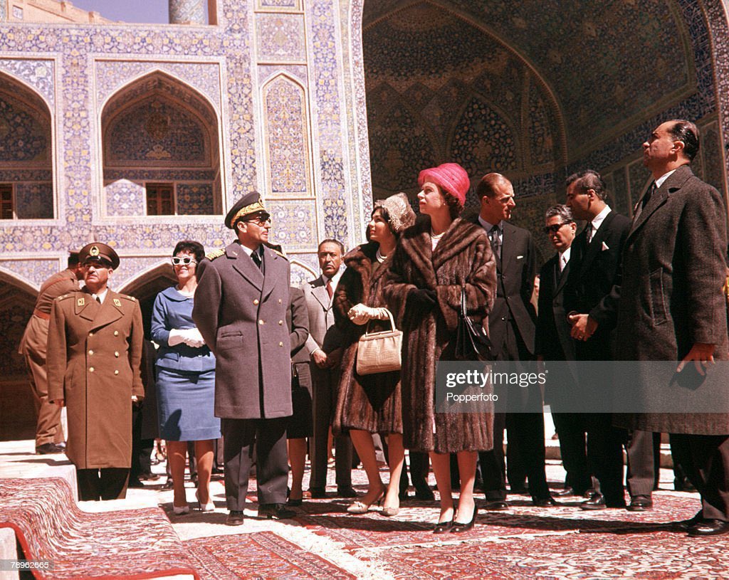 roohaaamm's tweet photo. بیاد موندنی ترین مکالمه بعد از دیدن نقش جهان بین الیزابت و محمدرضاشاه با یک سوال شروع شد
- قدمت اینجا چقدر است؟
+ ۳۰۰ سال ولی این در تاریخ ایران چیزی نیست، زمانی که تخت جمشید را ببینید، یادآور ��ینه که ۲۵۰۰ سال پیش ایران چه تمدنی داشت وقتی بخش عمده اروپا هنوز وحشی و بدون تمدن بود! https://t.co/QYgQSMJGm4