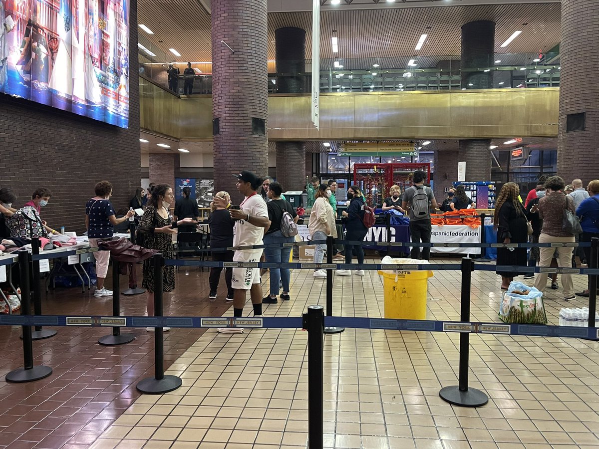 New Yorkers are good people! Dozens of volunteers are ready to receive immigrants from Texas (sent by Coyote#1 <a href="/GovAbbott/">Greg Abbott</a> ). Under <a href="/MCastroMOIA/">Commissioner Manuel Castro</a> <a href="/HispanicFed/">Hispanic Federation</a> <a href="/ericadamsfornyc/">Eric Adams</a> leadership we’ll treat them like human beings.