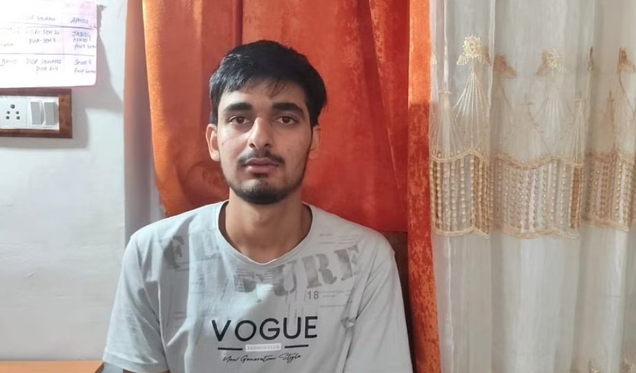 FurqanahMuxamil's tweet photo. The NEET 2022 qualifiers from north Kashmir's Bandipora district have a message that one should โnever let the failures hold you back.โ At least two students from the district who qualified the NEET in the second and fourth attempts this year have proved this.
#NeverHoldBack https://t.co/c22bJYEsw0