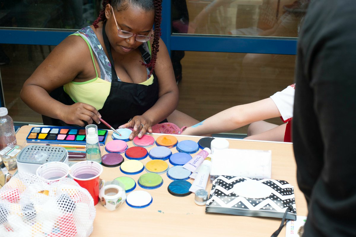 thefeelgoodcomm's tweet photo. This beauty @facepaint_east stepped in at the last minute and did a fantastic job in entertaining our guests at the event. Book in quick if you are in need a Face Painter for any of your upcoming occasions. 
#summerparty #facepaint #community #communitycentre #hackney #hoxton https://t.co/kUBB6rA4Bt