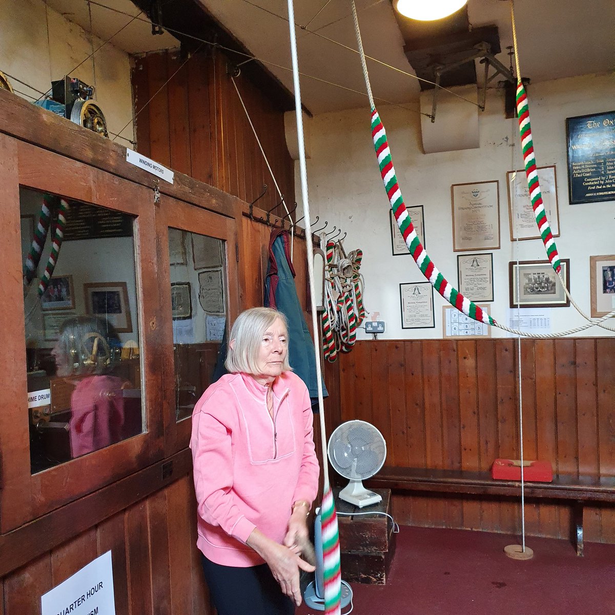 BennettBells525's tweet photo. Only 4 of our ringers available today so, with permission of our Vicar, Churchwardens and Mayor, we shared tolling 96 times half muffled at noon today, preceeding a requiem mass #RIPQueenElizabethII https://t.co/JHCHE3xlmL