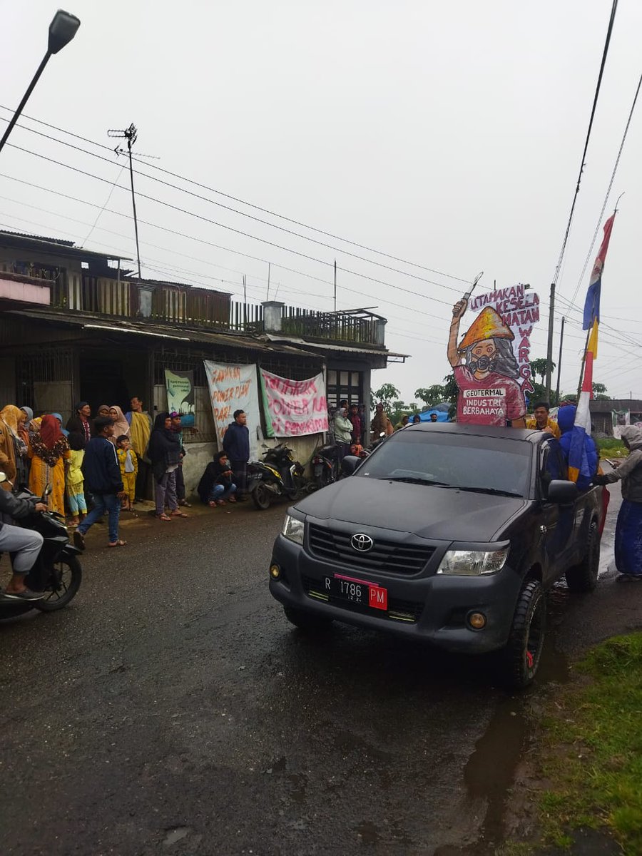 Alerta.. Alerta.. Alerta.. *

Banjarnegara (Dieng), 9/9/2022

Warga Desa Karangtengah dan Bakal (Dieng) menghadang PT Geodipa Energi dan Camat Batur yg nemaksa masuk ke lokasi Powerplan PLTP Dieng Unit 2 yang berlokasi dj Desa Karangtengah, Kec Batur, Kab Banjarnegara (Dieng)
