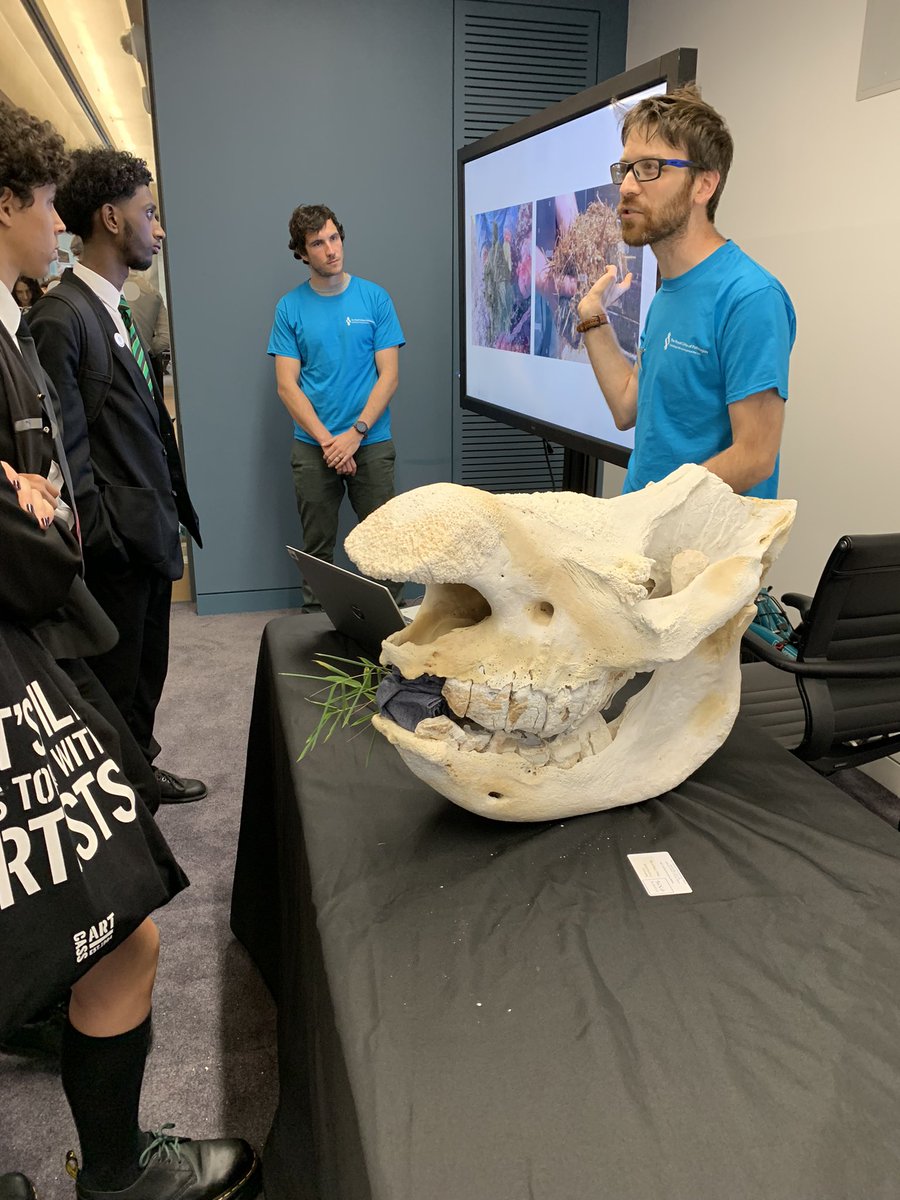 2 days with two New Fellows ceremonies, Council, Open Day to celebrate <a href="/RCPath/">RC of Pathologists</a> Diamond Jubilee. Gr8 planning <a href="/SarahCoupland3/">Sarah Coupland 💙🔬🚴🏻‍♂️📷 🇺🇦</a> and her team! <a href="/ilovepathology/">Dr Suzy Lishman CBE 👩🏻‍🔬</a> had audience in the palm of her hand during her live autopsy. Jubilee dinner went ahead, but was a fitting tribute to HMQ.