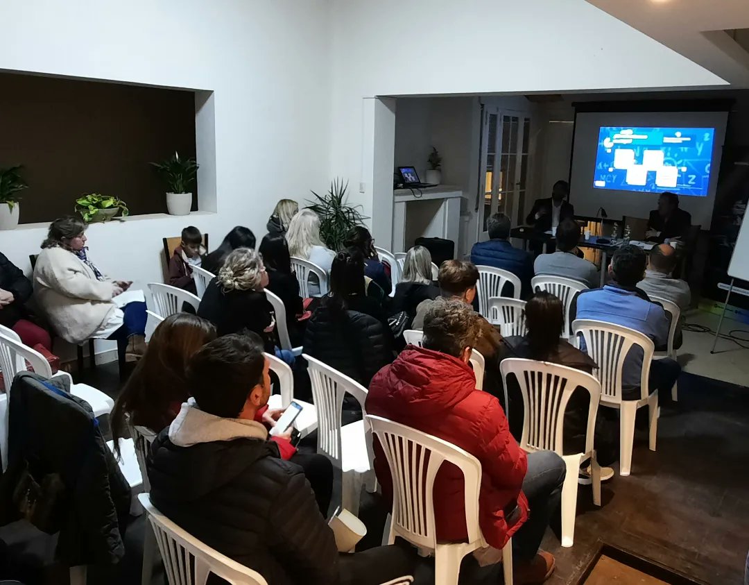 Comenzamos en la Sede Regional Pergamino del <a href="/instrepublicaok/">Instituto República</a> el Cruso "Introducción a la Administración Publica", Módulo 1 Gestión Municipal.
Gracias a los disertantes <a href="/JuanManuelRico/">Juan Manuel Rico Zini</a> <a href="/pablo_majul/">Pablo Majul</a> y a los participantes. 
<a href="/JMartinezPerga/">Javier Martínez</a> <a href="/AAndriolo/">Andres Andriolo</a> <a href="/cristianjroma/">Cristian Roma</a> <a href="/LMarinoAguirre/">Lucas Marino Aguirre</a>