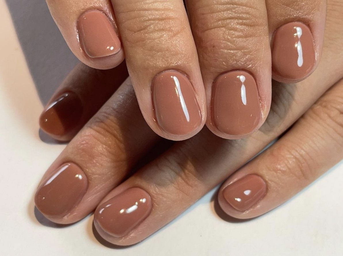 Luxurious autumnal colour 🤎 mani by @virgos_nails_bath using Behind The Camera 📷

SHOP: loom.ly/oDpr-gE

#redcarpetmanicure #athomgelkit