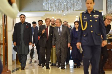 aclockworkobiii's tweet photo. The international community must come forward and show solidarity with Pakistan and its people who are in deep grief and need support.  
#UNSGInPak
#SolidarityVisit https://t.co/KCmGbXdVph