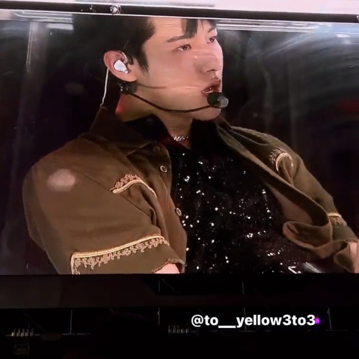HRJVISUAL's tweet photo. He is so hot help me😵😵 https://t.co/PVmdUF9pwI