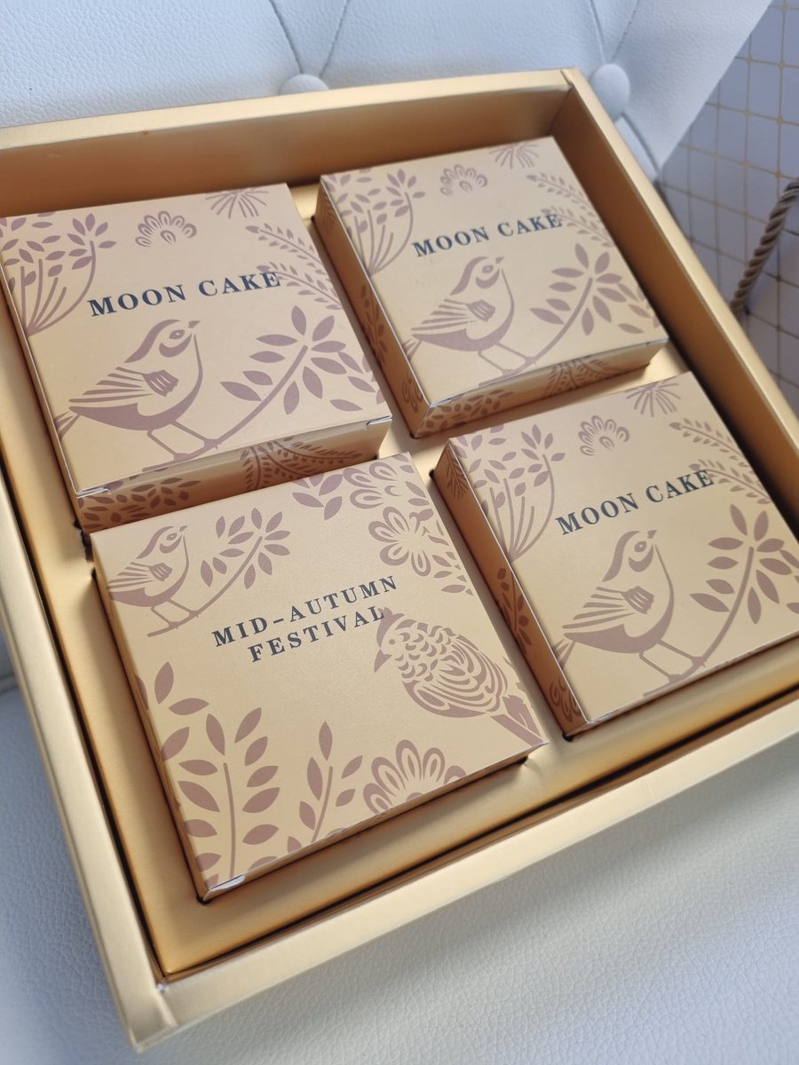 nanookagency's tweet photo. Gracias equipo @XiaomiEspana Así da gusto terminar la semana. El primer regalo de la nueva oficina. Deseando probar estos Pasteles de Luna, que acompañaremos con Long Jiang. Muchas felicidades para el Festival del Medio Otoño. 谢谢 https://t.co/YTSY8Xv77i