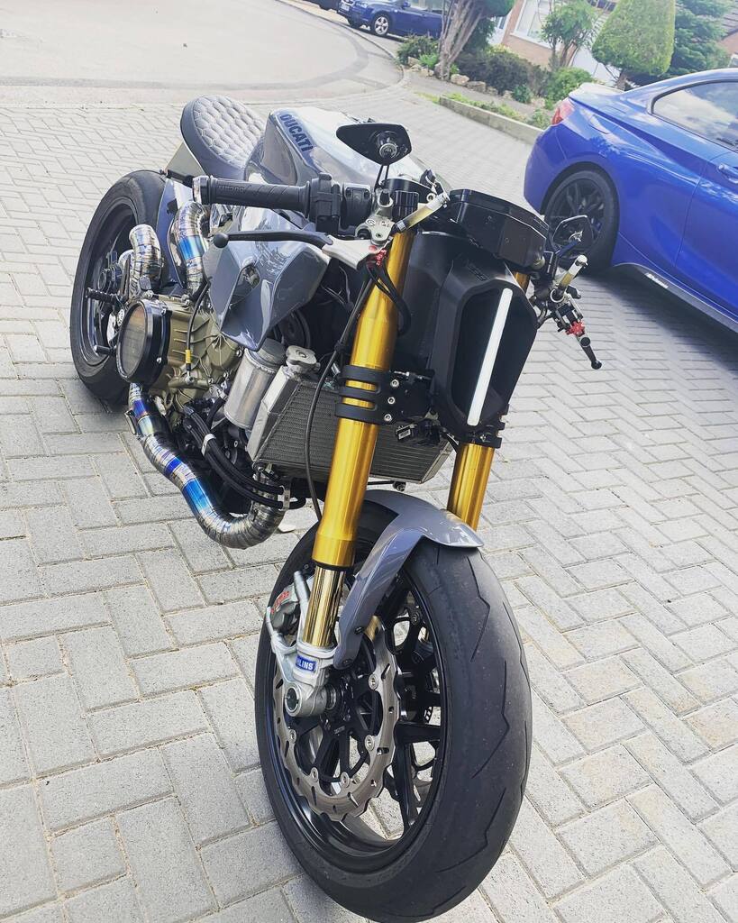 Cl4yM0nty's tweet photo. The only downside to holiday season is less time to ride #ducatipanigale #ducatipanigle1299
#streetfighter #nakedpanigale #streetbike #nakedbike #ducabike #ducatiuk #motorbike #ducatilove #ducatirider #vtwin #ducatiperformance #bobber #caferacer #1299 #p… https://t.co/rb5eBiPtcc https://t.co/zgwQ22tRqP