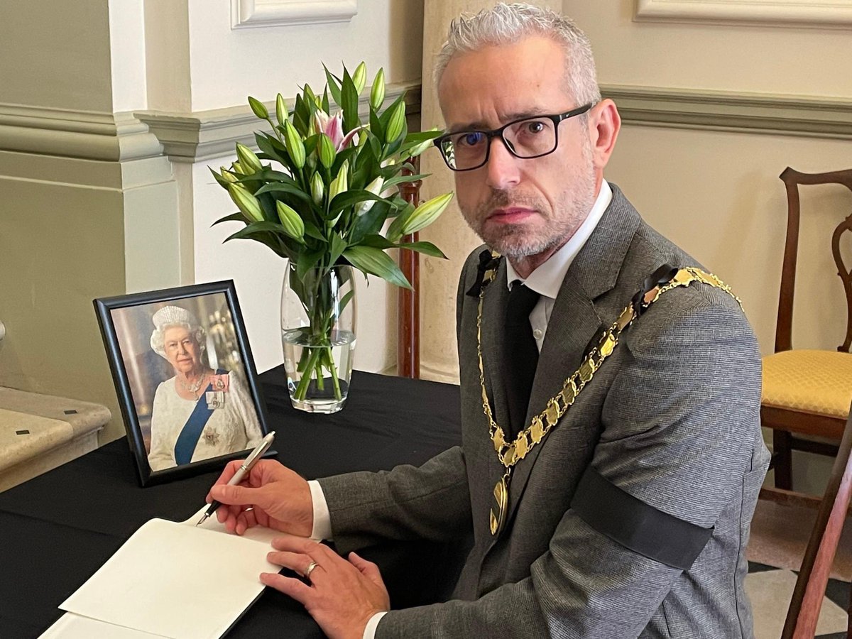 The current Chair of <a href="/bathnes/">B&NES Council</a>, Cllr Stephenson-McGall, has issued a statement in tribute to Her Majesty on behalf of the council. 

Thank you, <a href="/ShaunMcGall/">SA Stephenson-McGall 🇺🇦🔶🇬🇧🏳️‍🌈🇺🇳🌍</a>, for such lovely words. 

Read here 👉 bit.ly/3DgRJlx