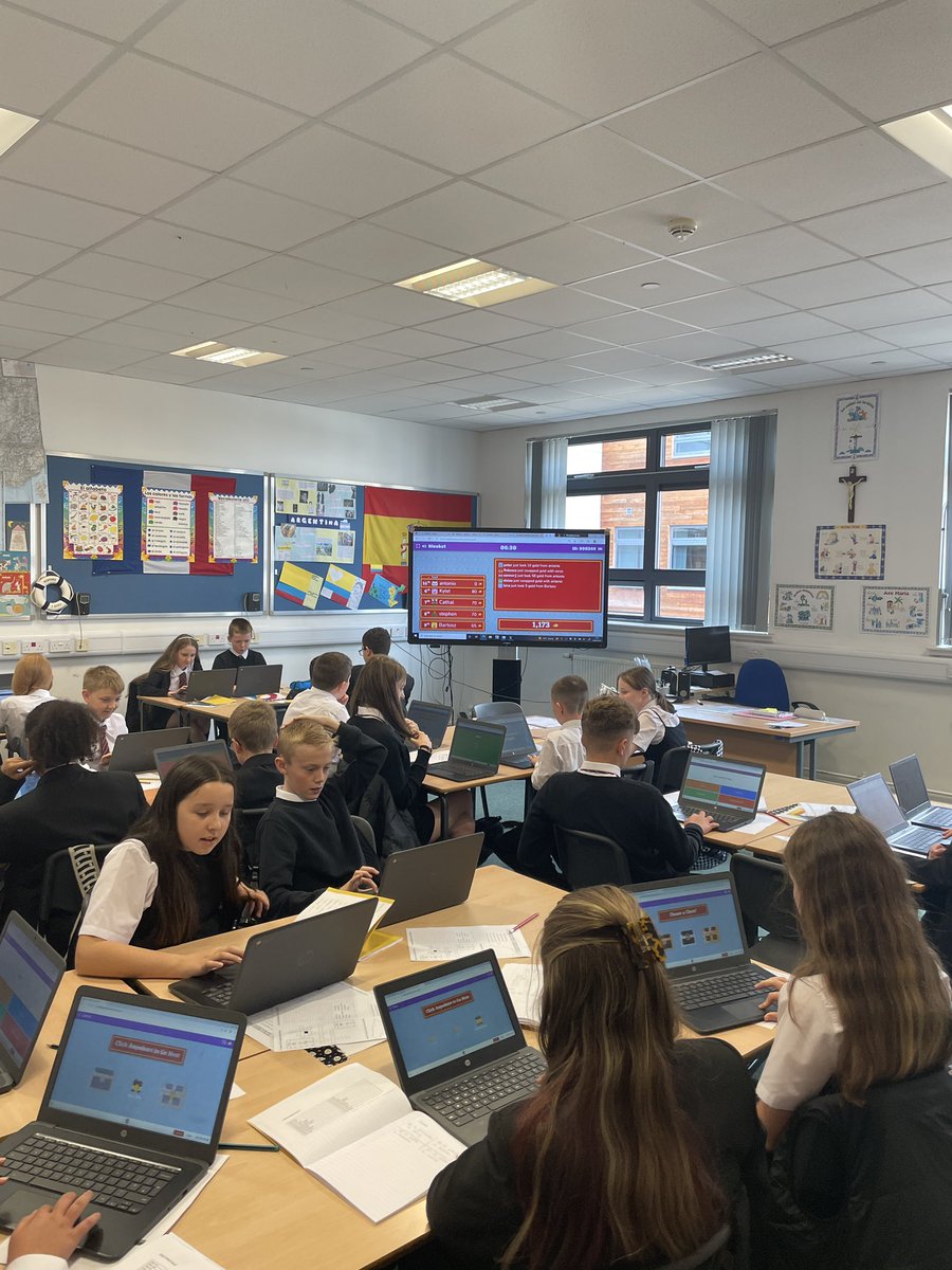 MissStephenso17's tweet photo. S1 thoroughly enjoyed working on the chrome books and using Blooket to revise on numbers, birthdays and the weather 🇪🇸 much fun was had and it’s great to visually see learning being consolidated in such an exciting way 😁 ¡bien hecho a todos! @SL_TrinityHS @SL_THS_Spanish https://t.co/KRFF2ZK42Y